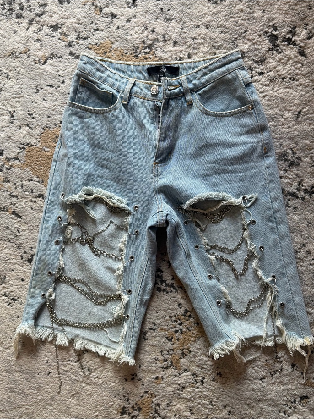 Light Wash Distressed Denim Chain-Detail Jorts